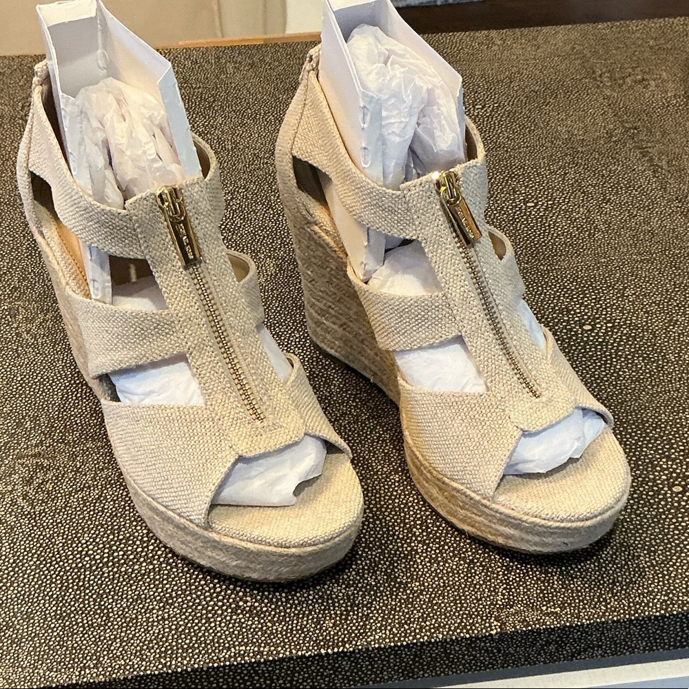 MICHAEL Michael Kors Damita Wedge Sandals in beige/pale gold linen fabric